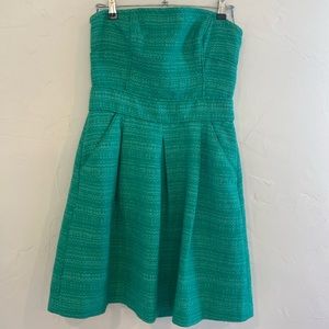 Banana Republic strapless.Emerald green Size 8 Side pockets.Silicon around top